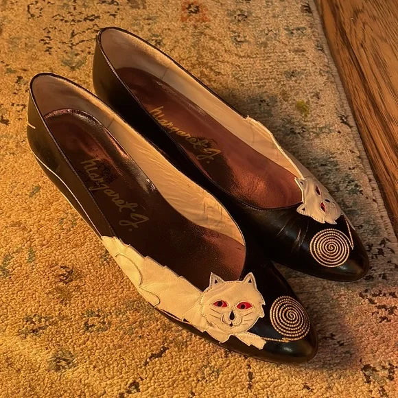 Rare EUC Vintage Margaret J 1” kitten heels Playful Cat w embroidered gold yarn - Picture 5 of 11